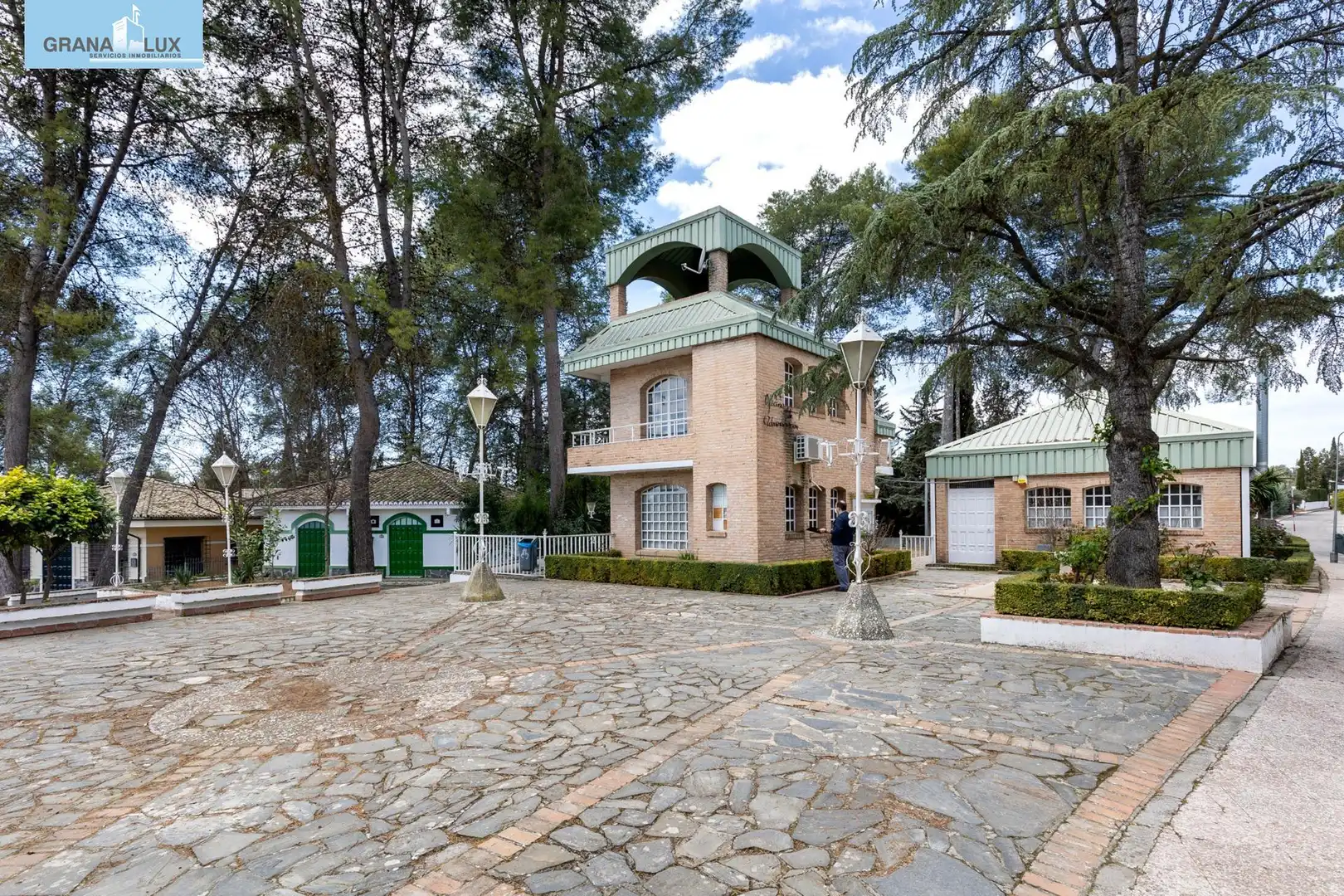 Vista exterior de Casa o xalet en venda en Albolote amb Aire condicionat, Calefacció i Jardí privat