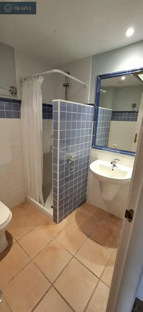 Badezimmer von Erdgeschoss zur Miete in Islantilla mit Klimaanlage, Heizung und Privatgarten