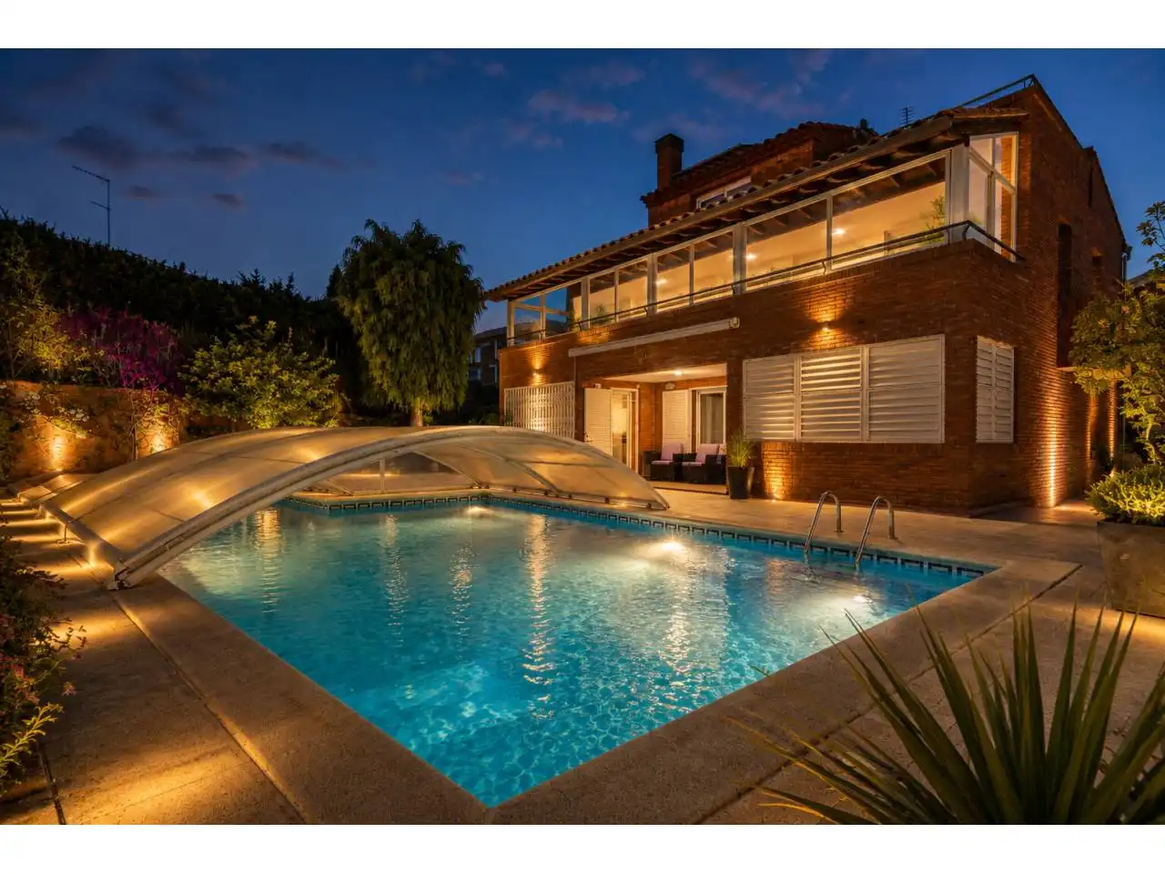Swimming pool of Houses for sale in El Masnou  with Heating, Private garden and Terrace
