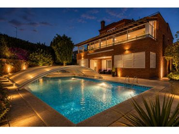 Villa mit Pool zum Verkauf in Centre
