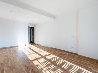 Apartament en venda en  Granada Capital amb Balcó