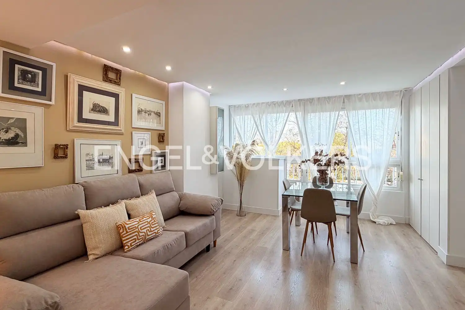 Sala d'estar de Dúplex de lloguer en Valencia amb Aire condicionat, Calefacció i Moblat