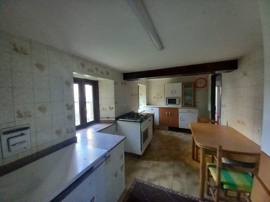 Cuina de Casa adosada en venda en Medio Cudeyo amb Calefacció, Jardí privat i Terrassa