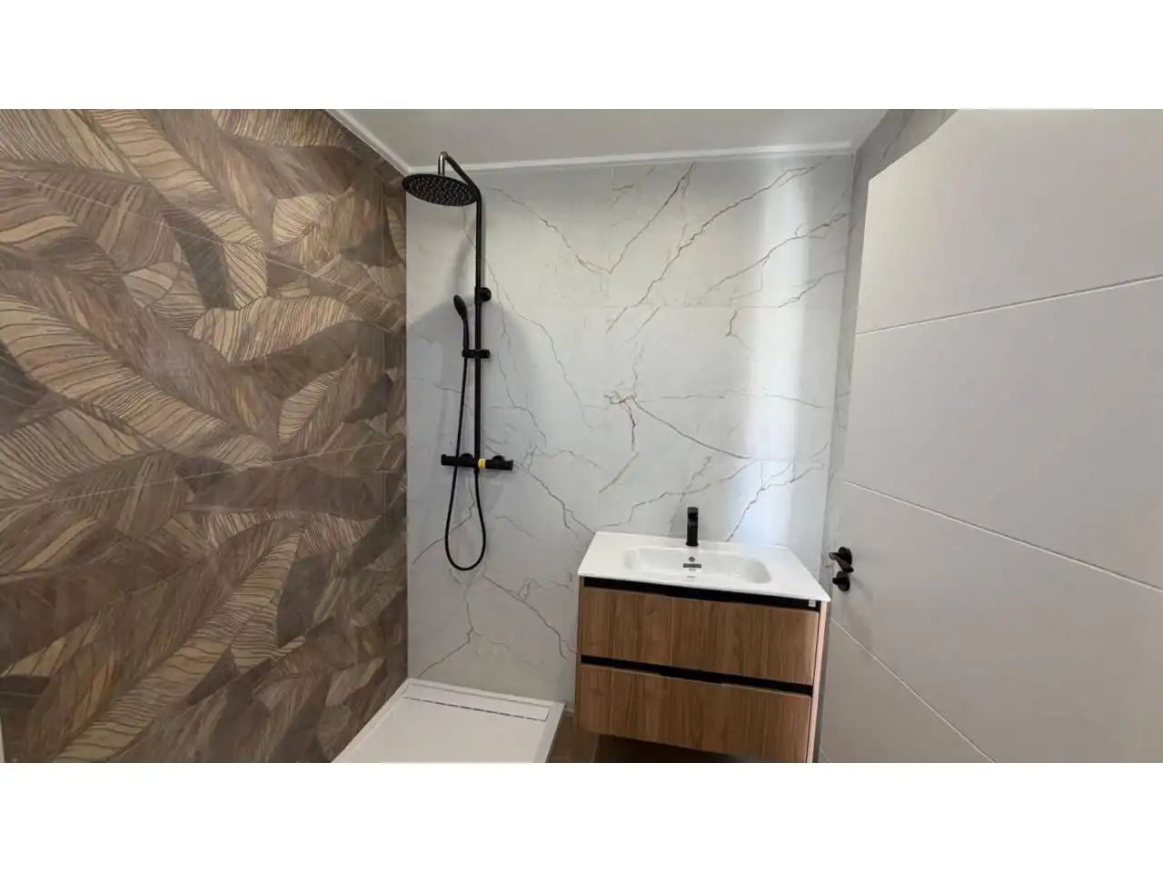Badezimmer von Einfamilien-Reihenhaus zum Verkauf in Motilleja mit Heizung und Terrasse