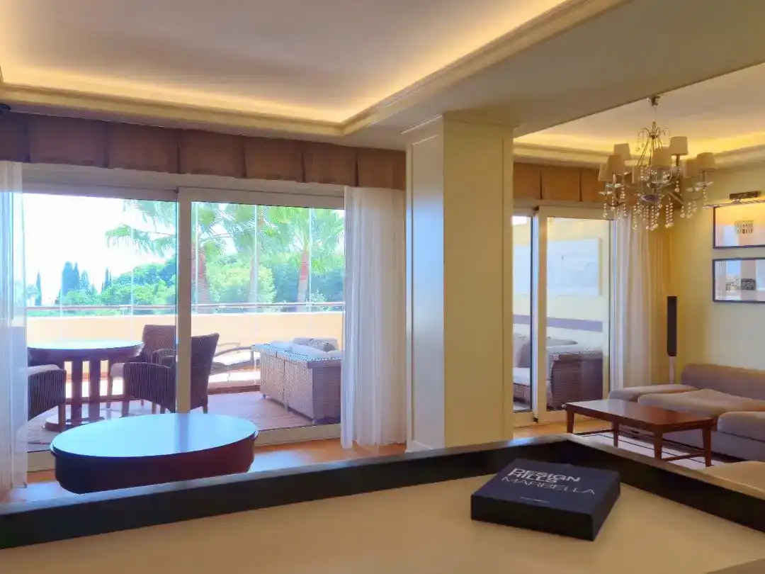 Sala de estar de Apartamento en venta en Marbella con Aire acondicionado, Piscina y Balcón