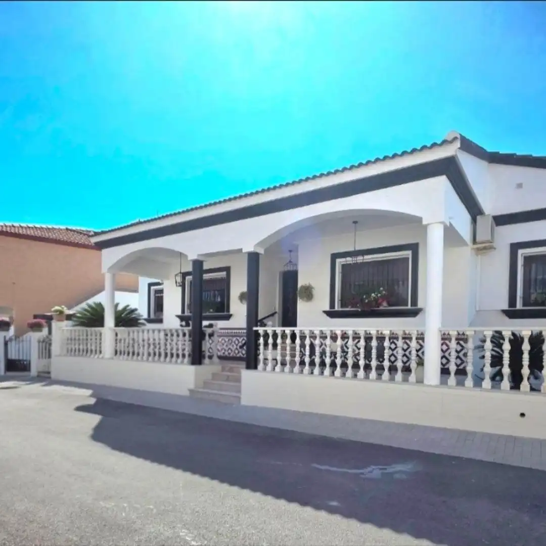 Vista exterior de Casa o xalet en venda en Antas amb Aire condicionat, Terrassa i Traster