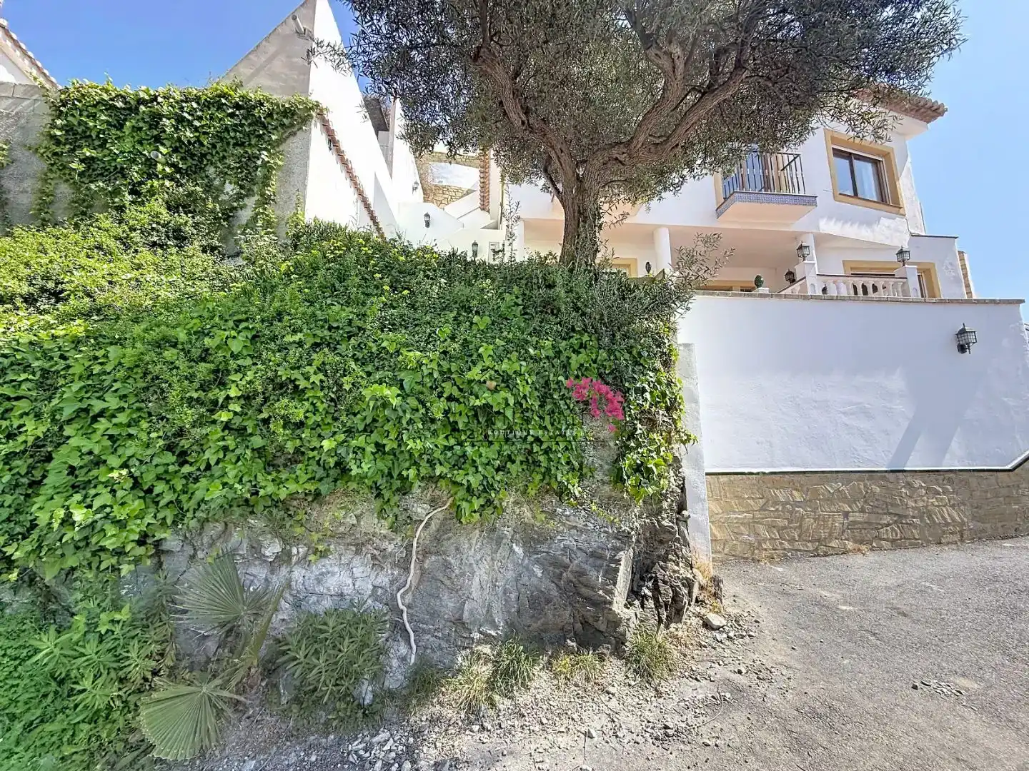 Vista exterior de Casa o xalet en venda en Almuñécar amb Aire condicionat, Piscina i Balcó