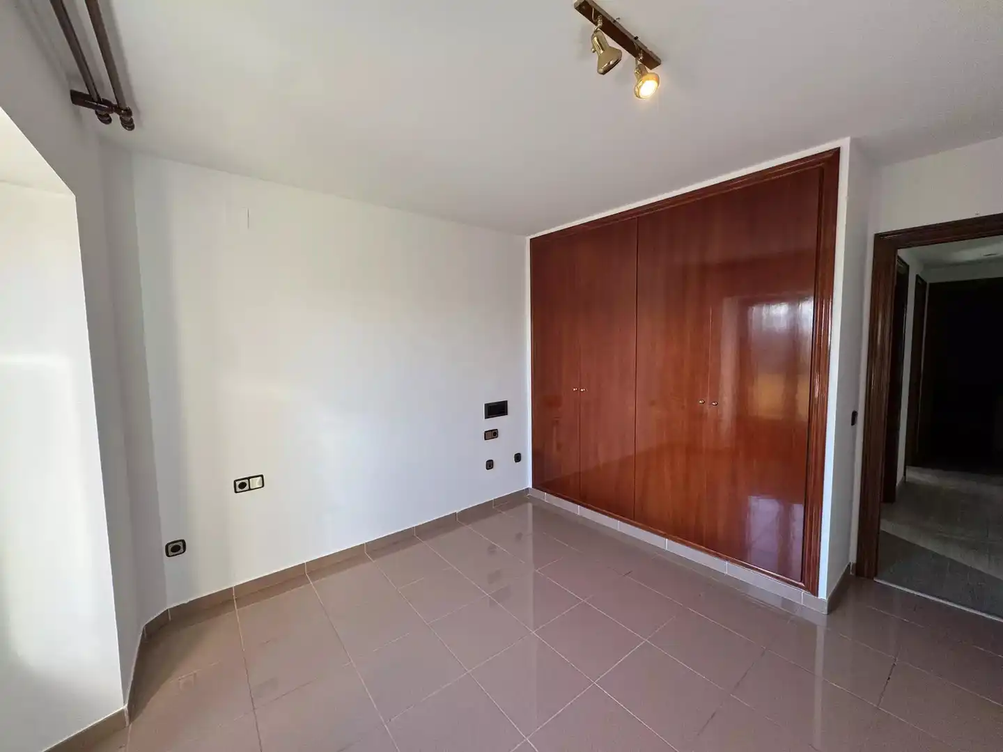 Dormitori de Casa o xalet en venda en Borrassà amb Parquet, Terrassa i Piscina