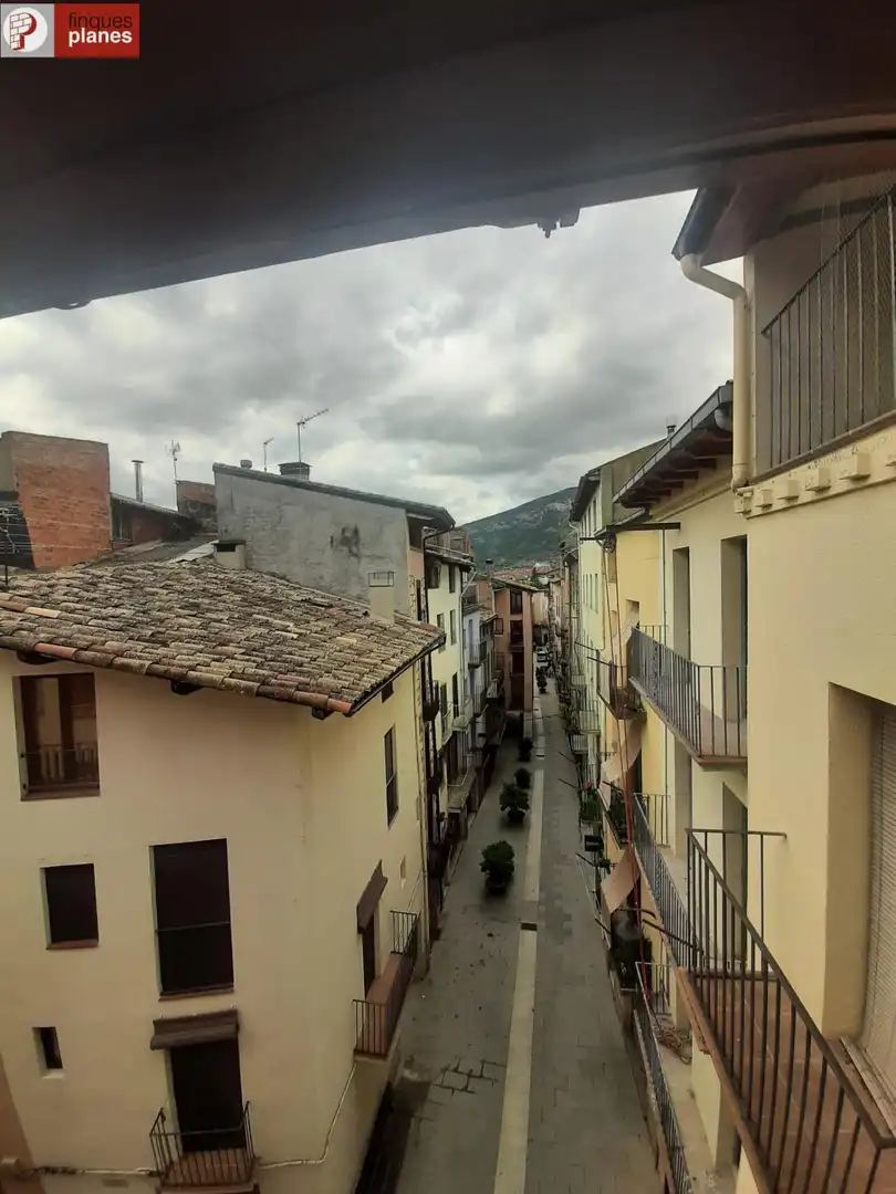 Vista exterior de Casa adosada en venda en Organyà amb Calefacció i Balcó