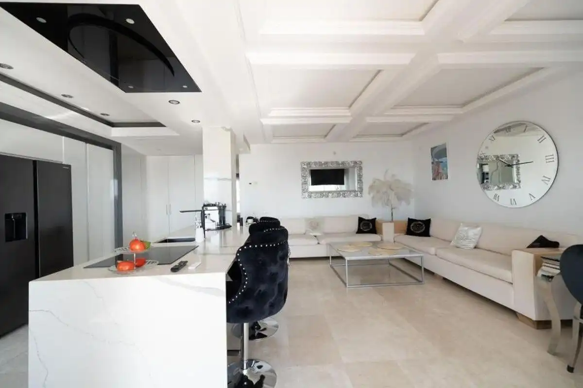 Wohnzimmer von Wohnungen zur Miete in Manilva mit Klimaanlage, Heizung und Terrasse