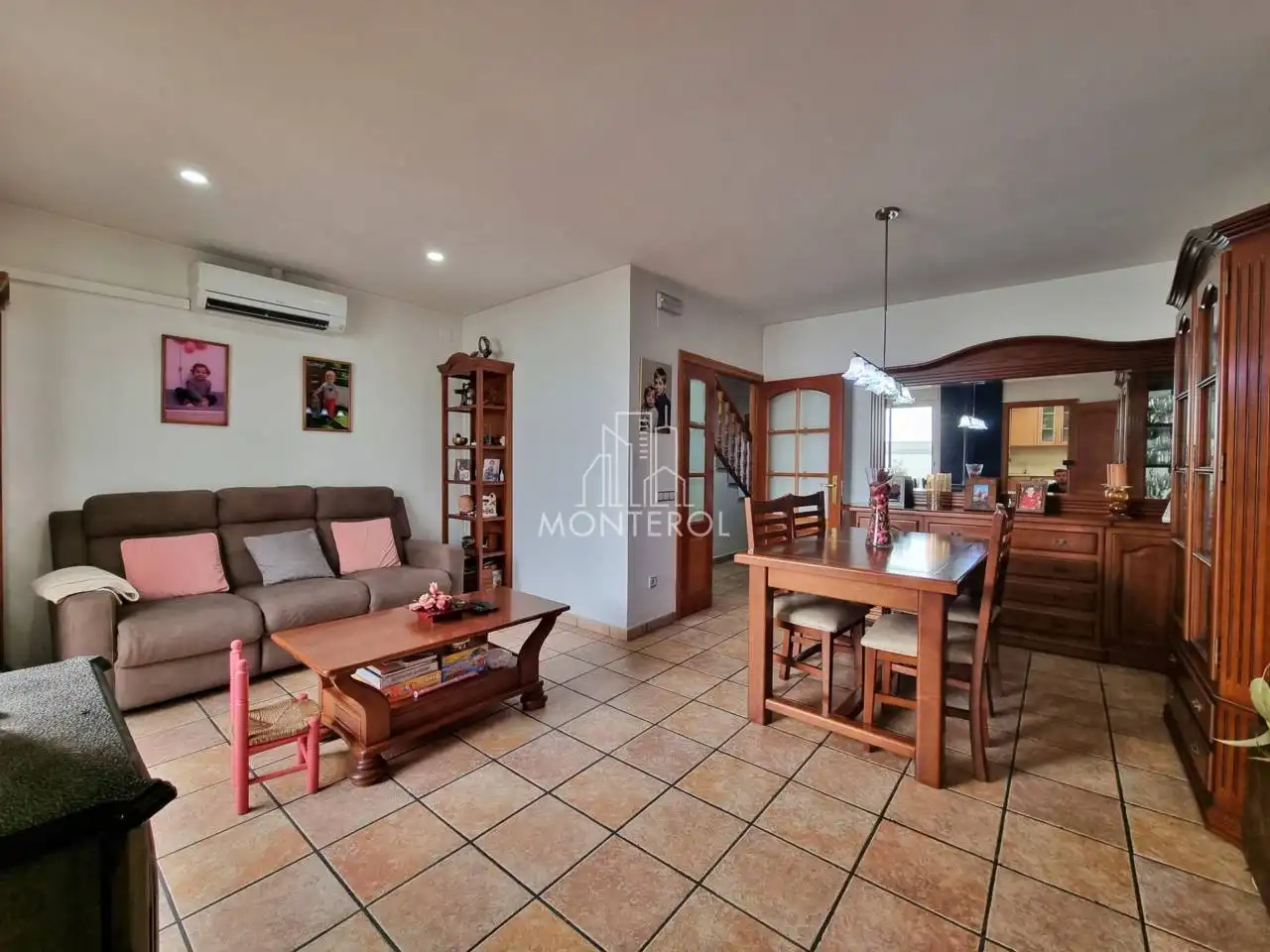 Sala de estar de Casa o chalet en venta en Rubí con Aire acondicionado y Parquet