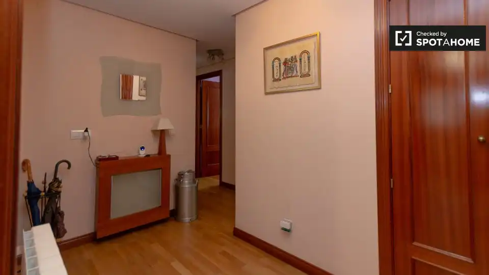 Room in Valdebernardo - Valderribas