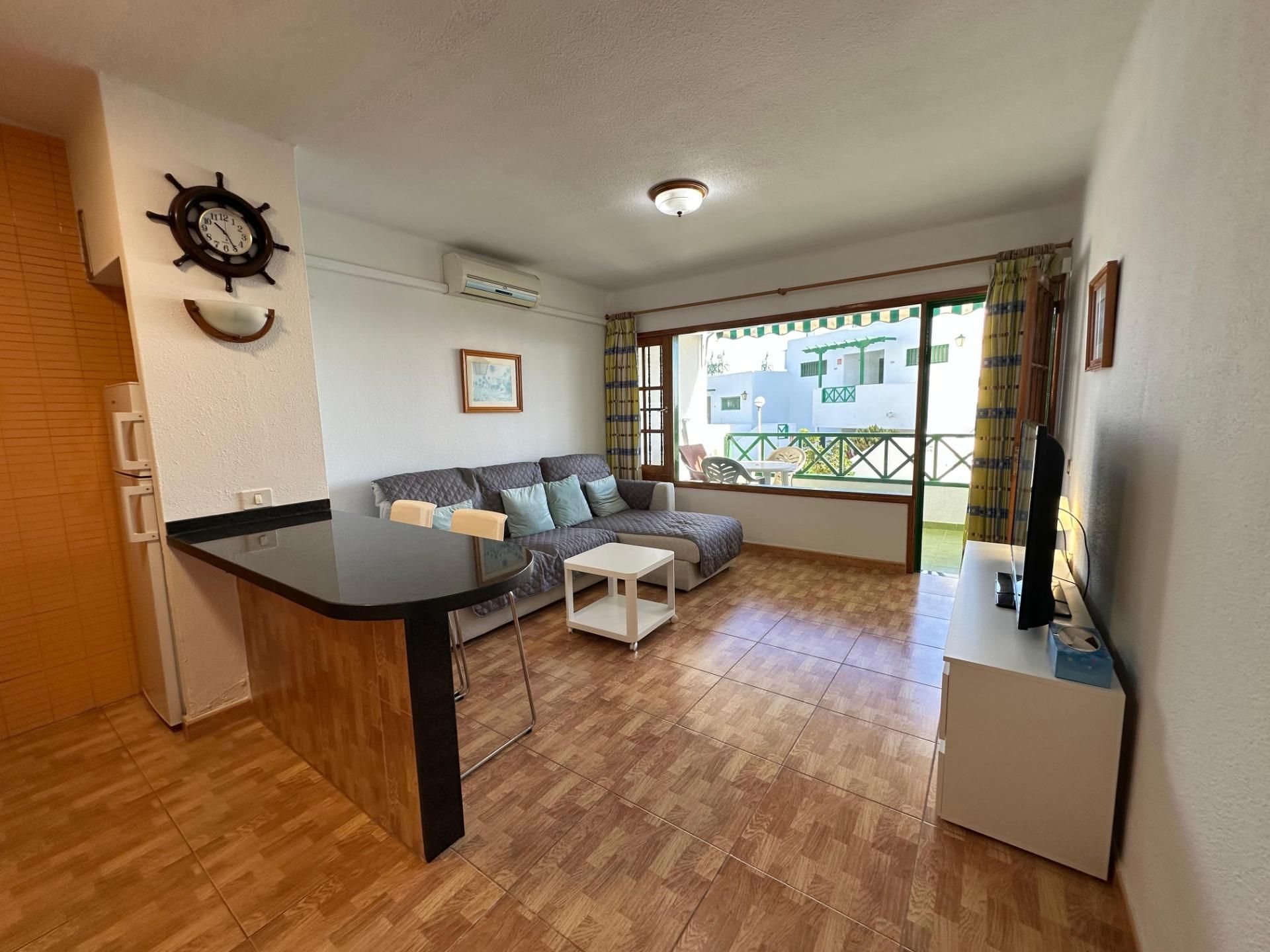 Sala d'estar de Casa o xalet en venda en San Bartolomé de Tirajana amb Jardí privat, Terrassa i Balcó