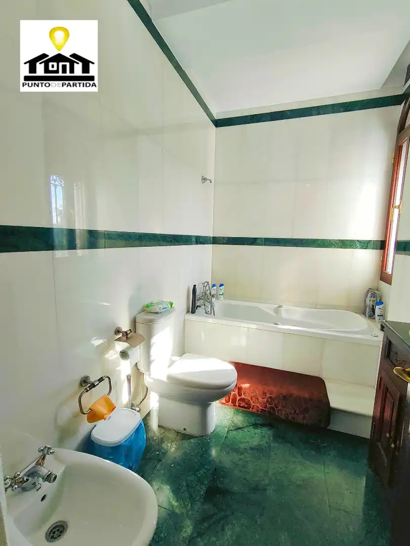 Badezimmer von Country house zum Verkauf in Utrera mit Klimaanlage, Heizung und Privatgarten