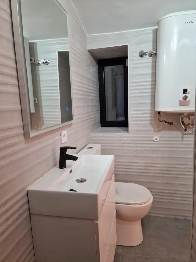 Bathroom of Study for sale in Barcelona  with Oven and Alarm