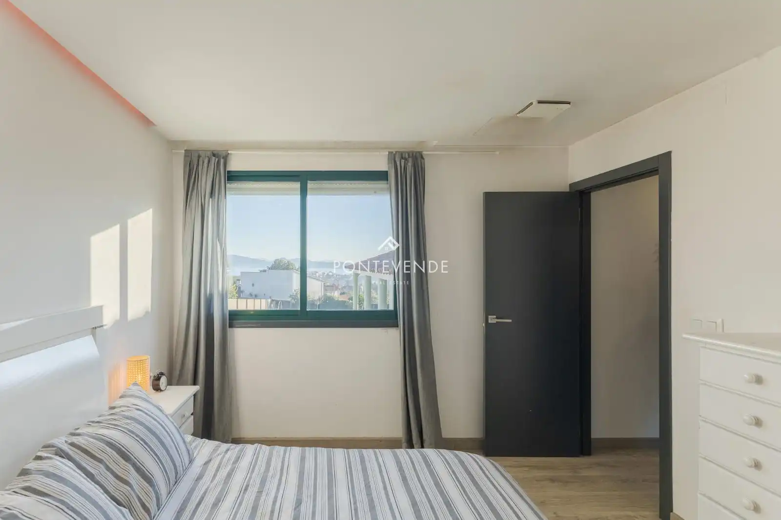 Bedroom of Houses for sale in Sanxenxo  with Heating and Furnished