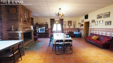 Se vende chalet en la zona de Pinilla que cuenta con 13.699 m2 de parcela con 70m2 construidos