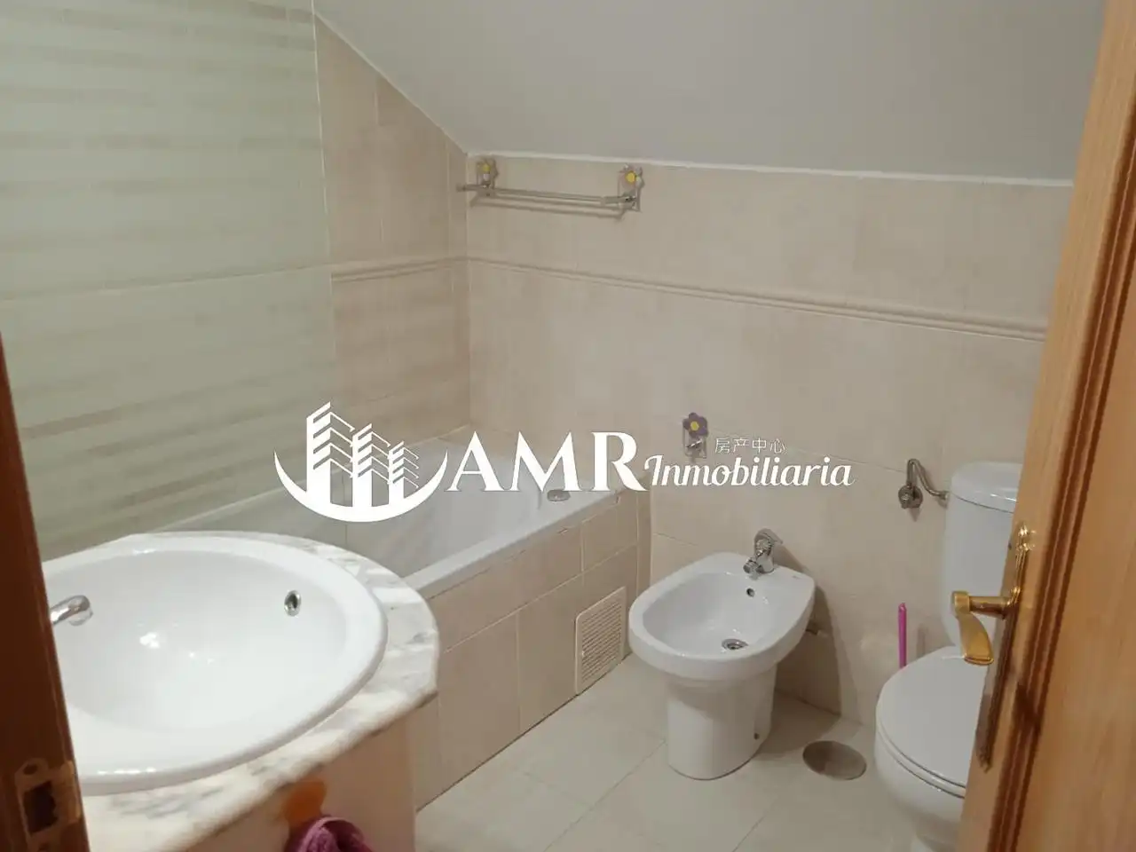 Baño de Piso en venta en Yeles con Aire acondicionado, Calefacción y Amueblado