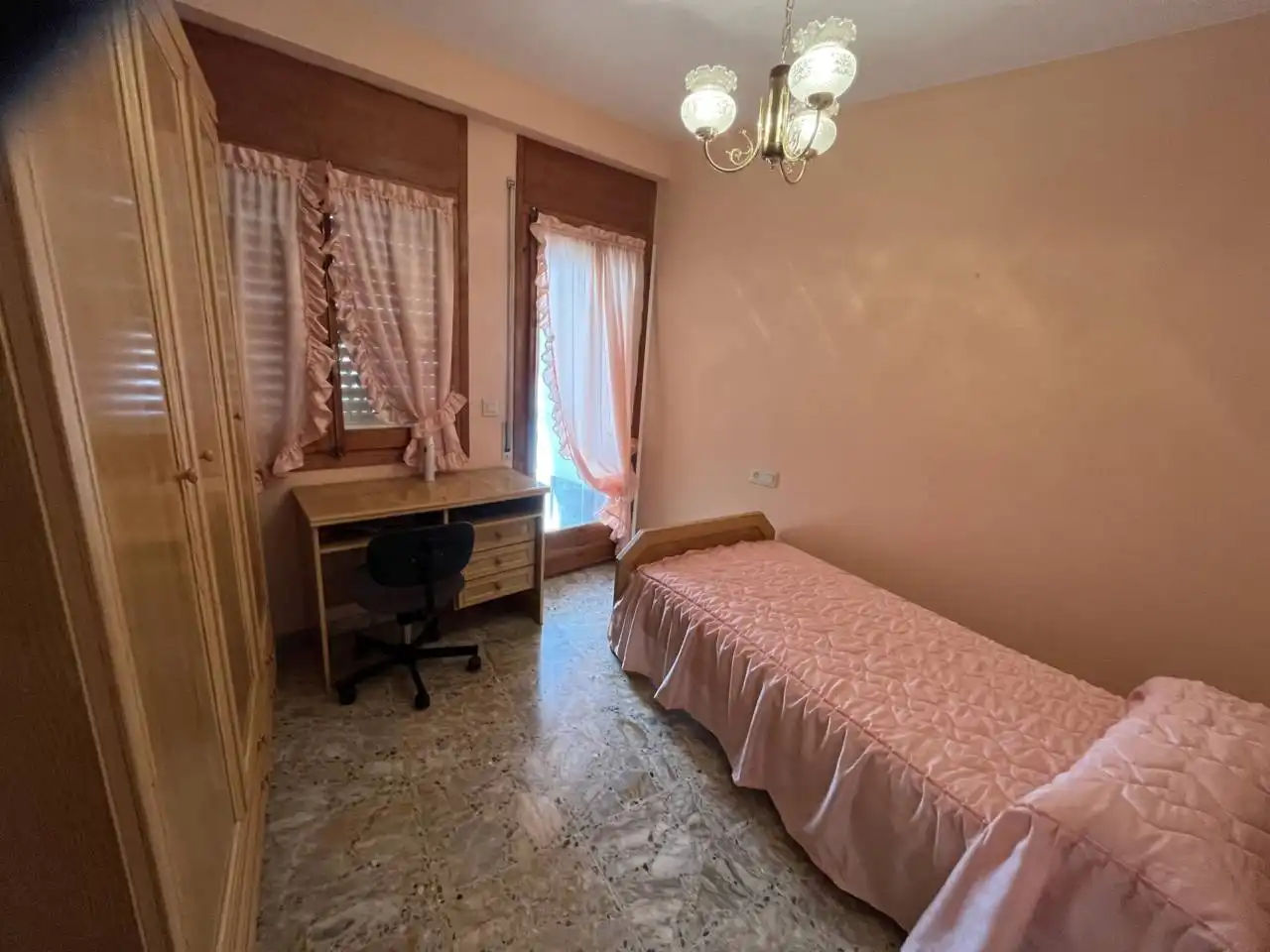 Habitación de Casa o chalet de alquiler en Alcañiz con Aire acondicionado y Amueblado