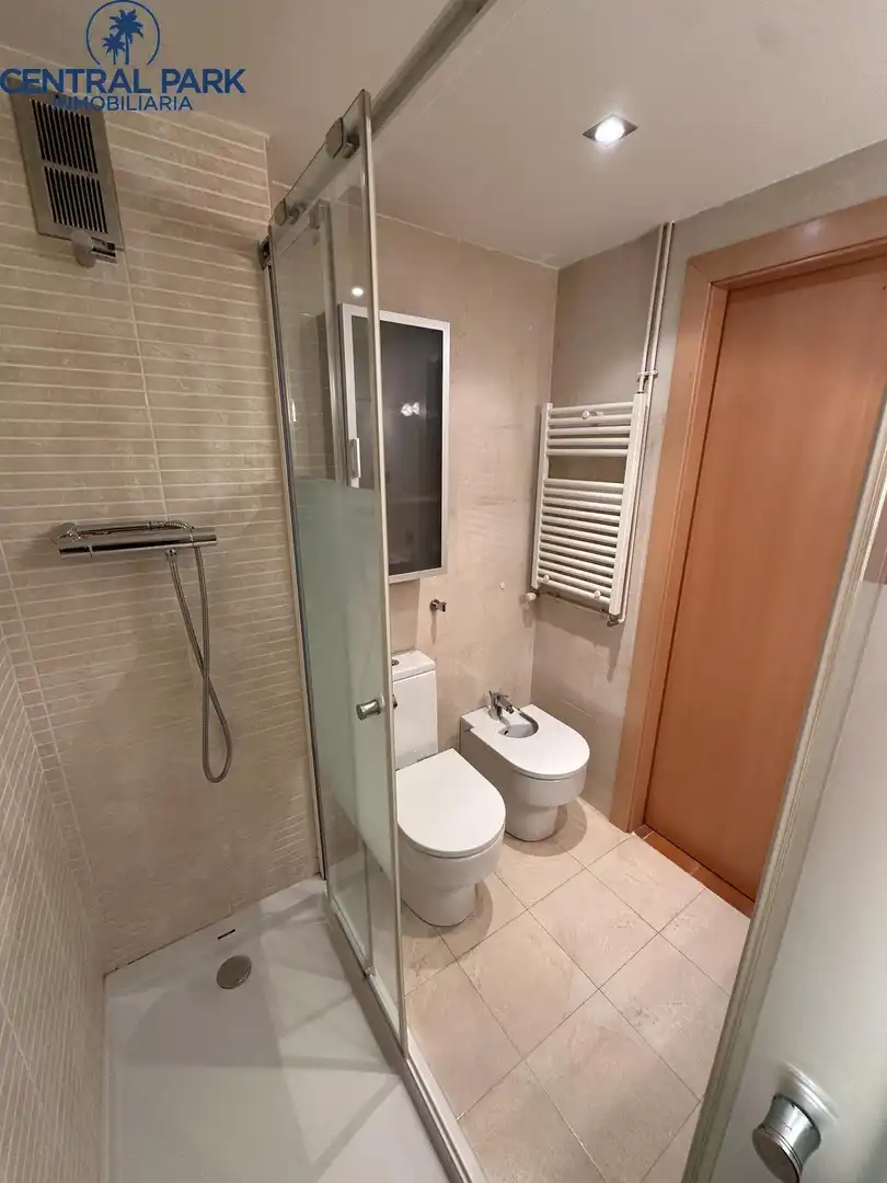 Baño de Apartamento en venta en Salou con Aire acondicionado, Terraza y Amueblado