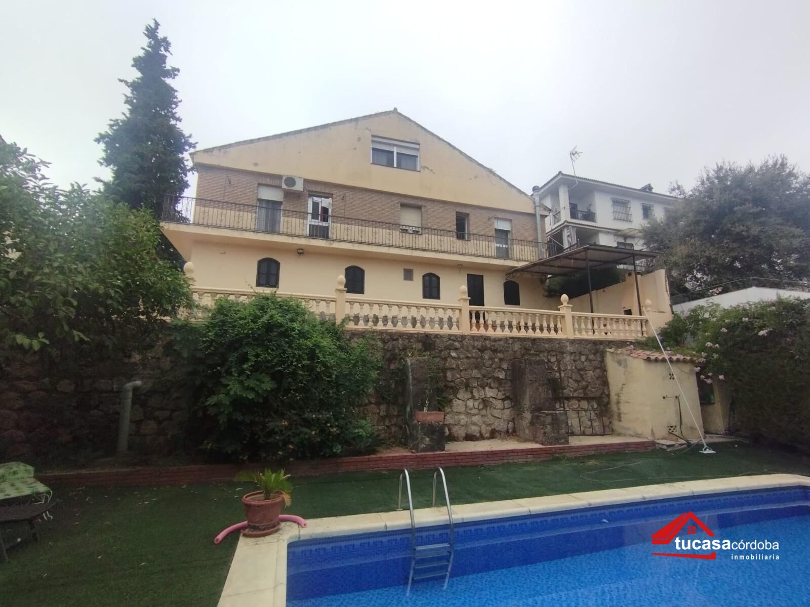 Vista exterior de Casa o xalet en venda en  Córdoba Capital amb Aire condicionat, Terrassa i Traster