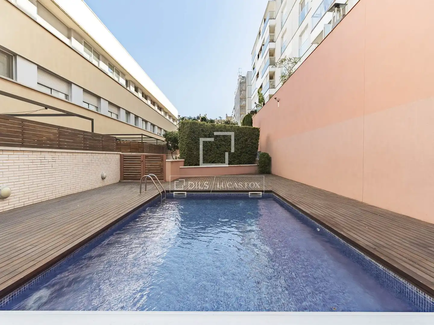 Swimming pool of Flat for sale in Barcelona  with Air Conditioner, Terrace and Storage room