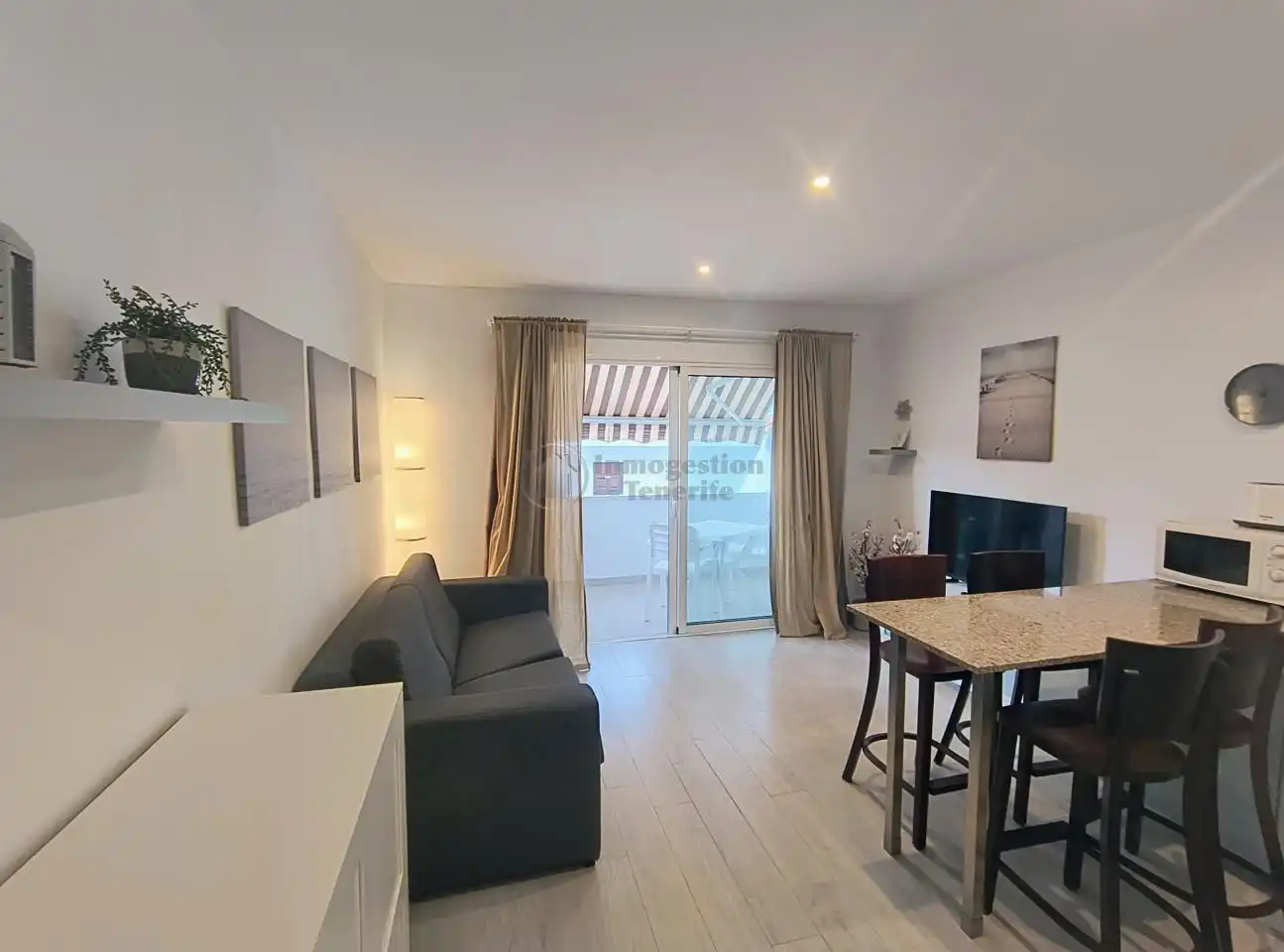 Sala d'estar de Pis de lloguer en Arona amb Terrassa, Moblat i Internet