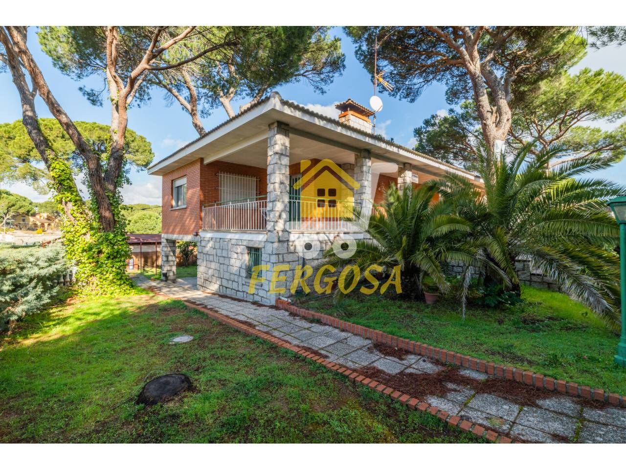 Exterior view of House or chalet for sale in Almorox  with Heating, Private garden and Terrace