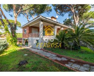Vista exterior de Casa o xalet en venda en Almorox amb Calefacció, Jardí privat i Terrassa