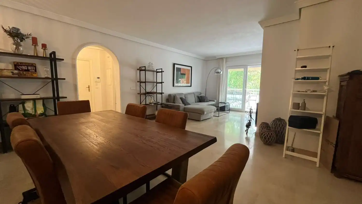 Menjador de Apartament de lloguer en Benalmádena amb Aire condicionat, Calefacció i Terrassa