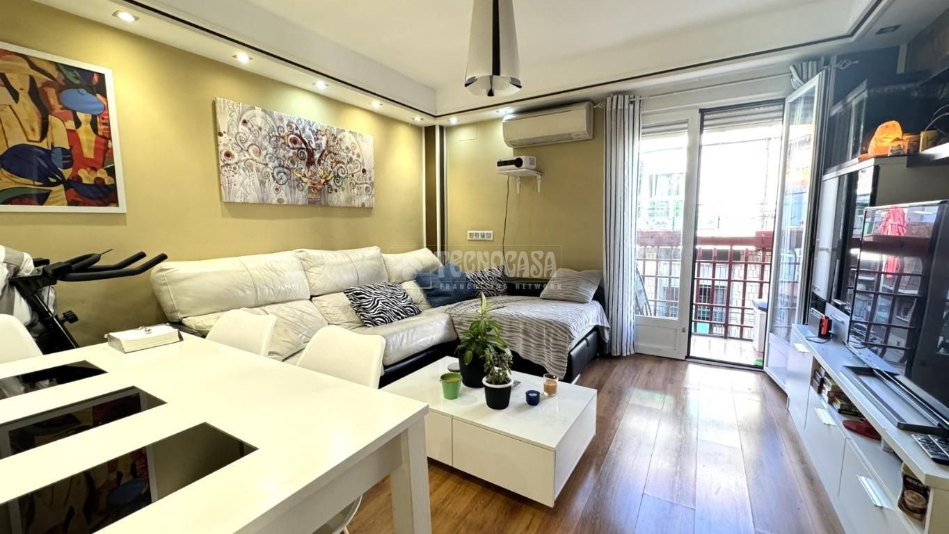 Living room of Flat for sale in  Madrid Capital  with Heating and Terrace