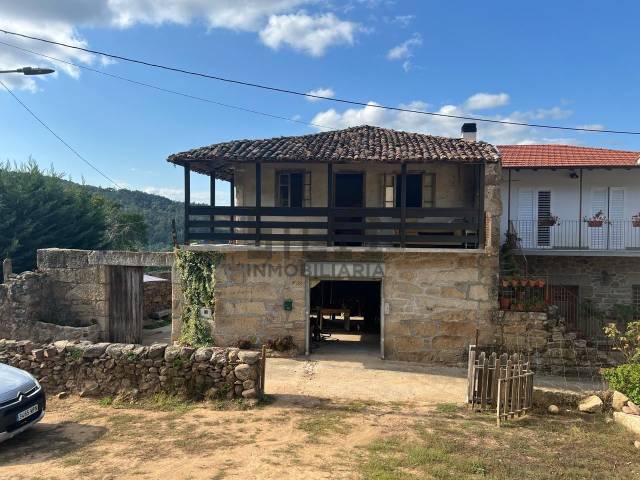 Casa-chalet en Venta en LG. ALONGOS en Toén