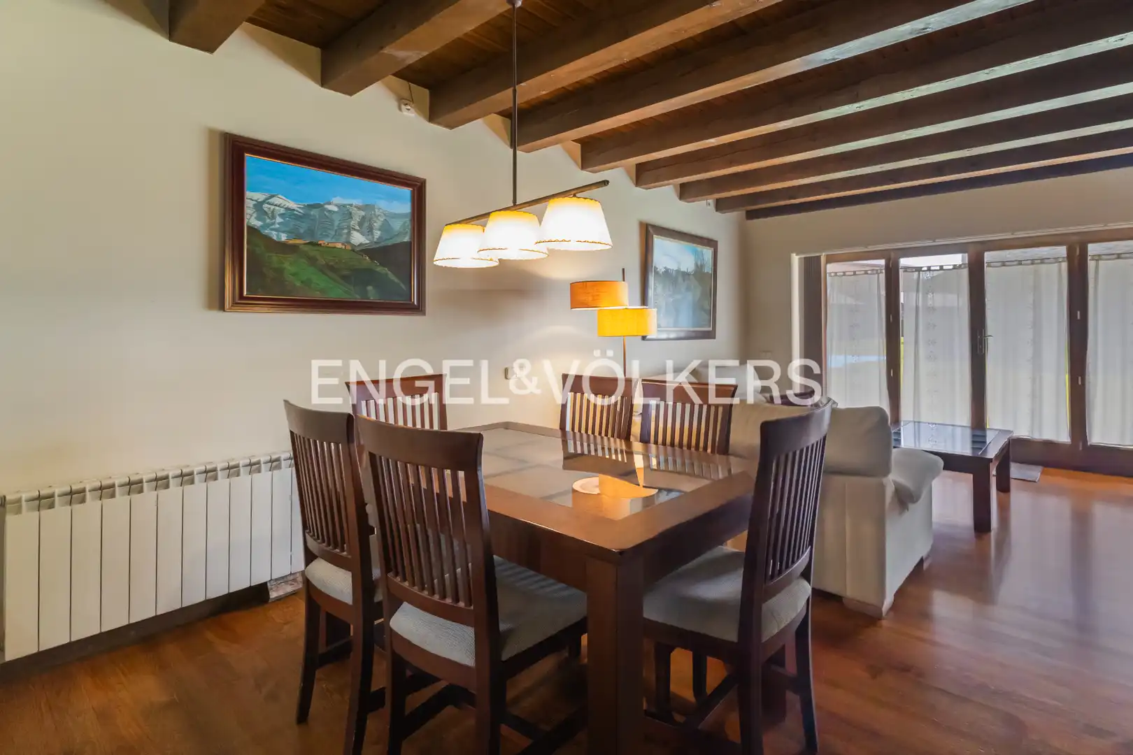 Menjador de Casa adosada en venda en Bellver de Cerdanya amb Calefacció, Parquet i Terrassa