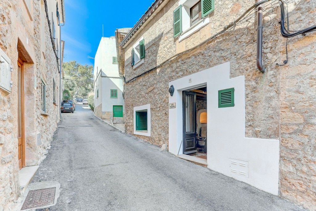 Vista exterior de Casa adosada en venda en Pollença amb Terrassa