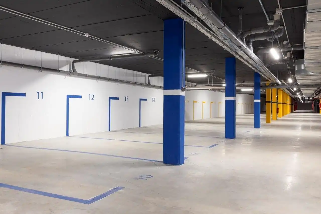 Parking of Flat for rent in Parla  with Air Conditioner, Heating and Terrace