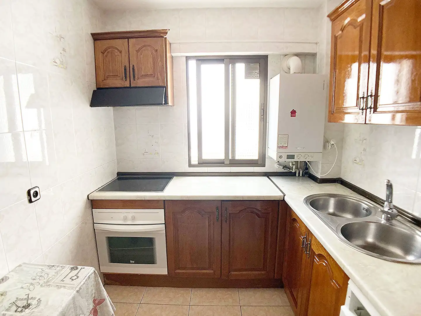 Cocina de Piso de alquiler en Madrid con Calefacción, Terraza y Amueblado