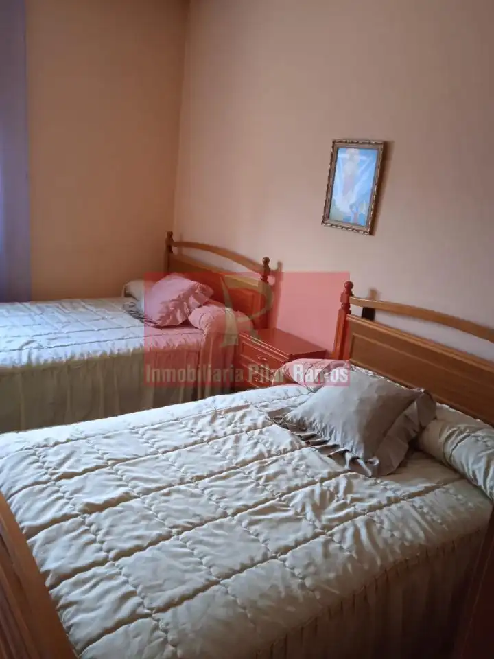 Dormitori de Casa o xalet en venda en Destriana amb Calefacció, Jardí privat i Parquet