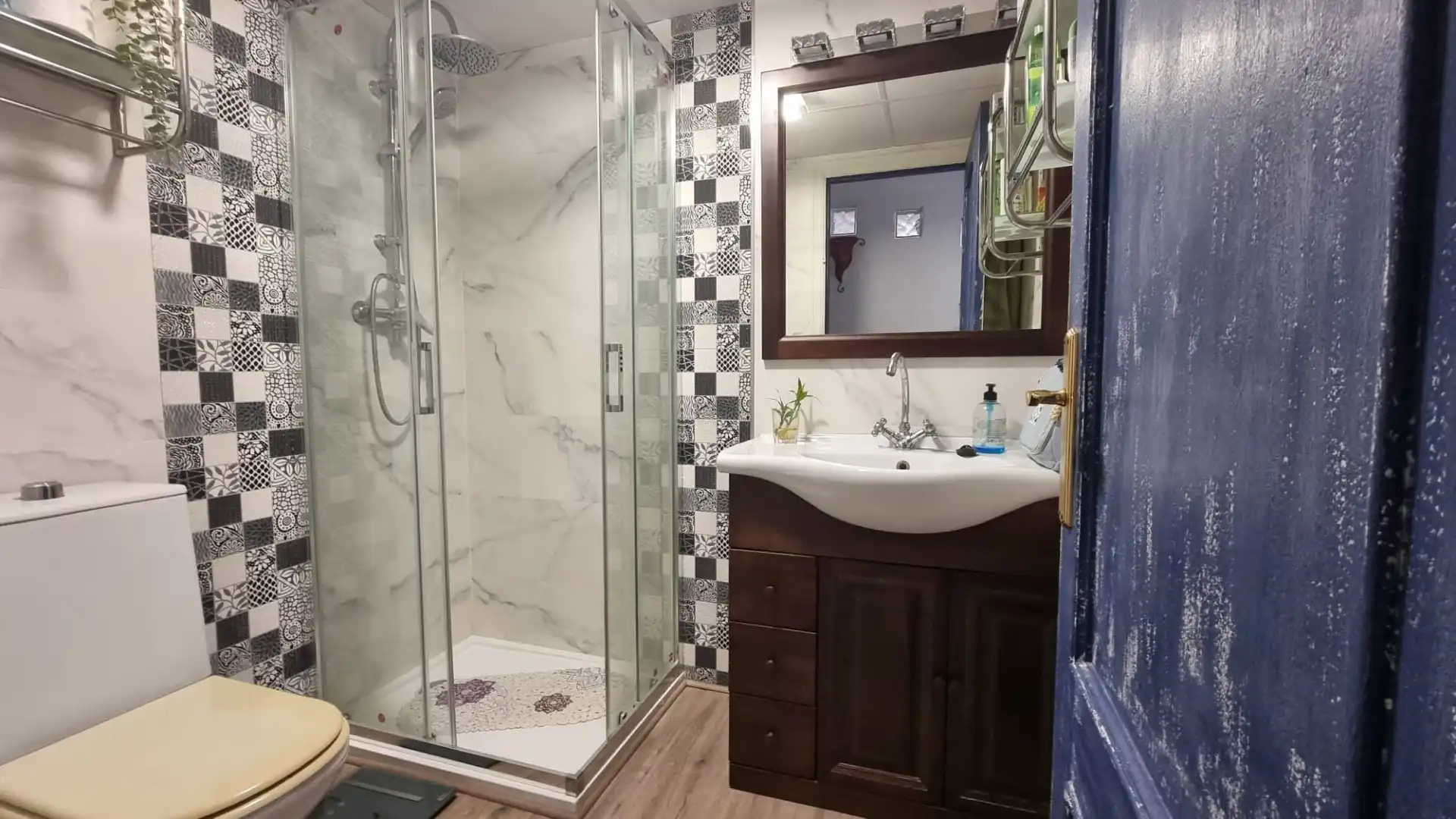 Bany de Apartament en venda en Roquetas de Mar amb Aire condicionat, Parquet i Terrassa