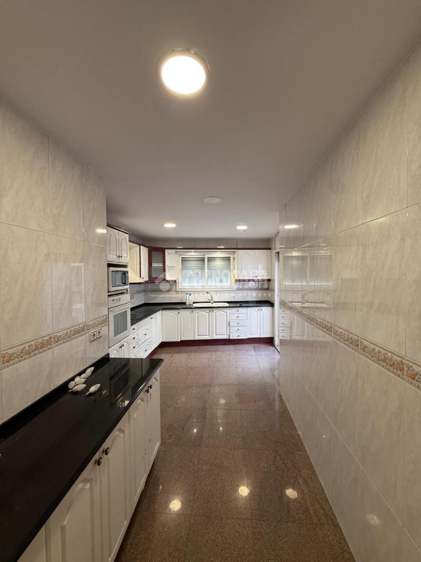 Cuina de Casa adosada en venda en Sant Joan Despí