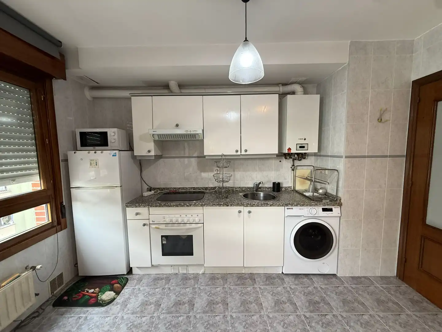 Küche von Wohnung zum Verkauf in Oviedo  mit Heizung, Abstellraum und Möbliert