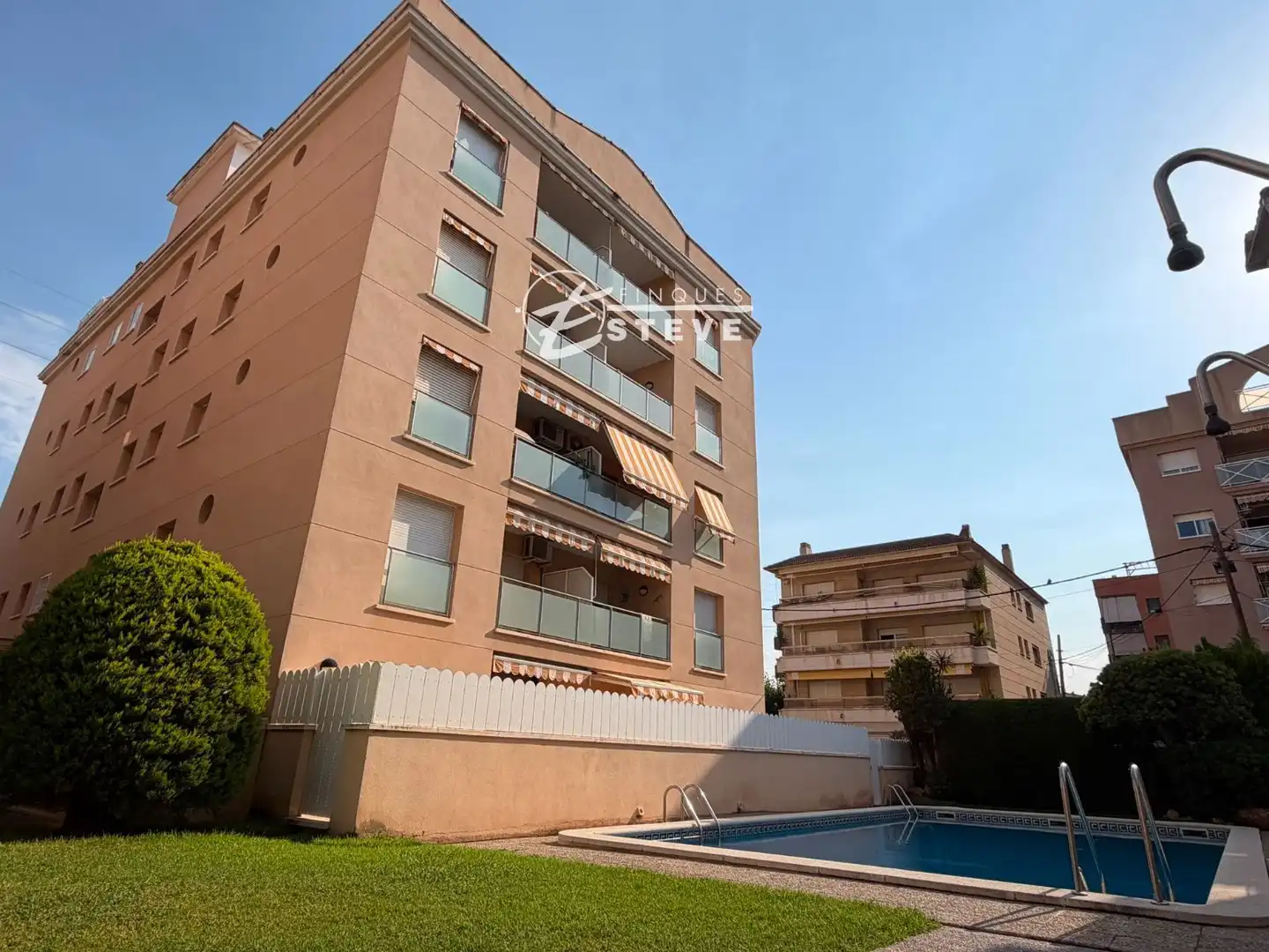 Außenansicht von Dachboden zum Verkauf in Calafell mit Klimaanlage, Heizung und Terrasse