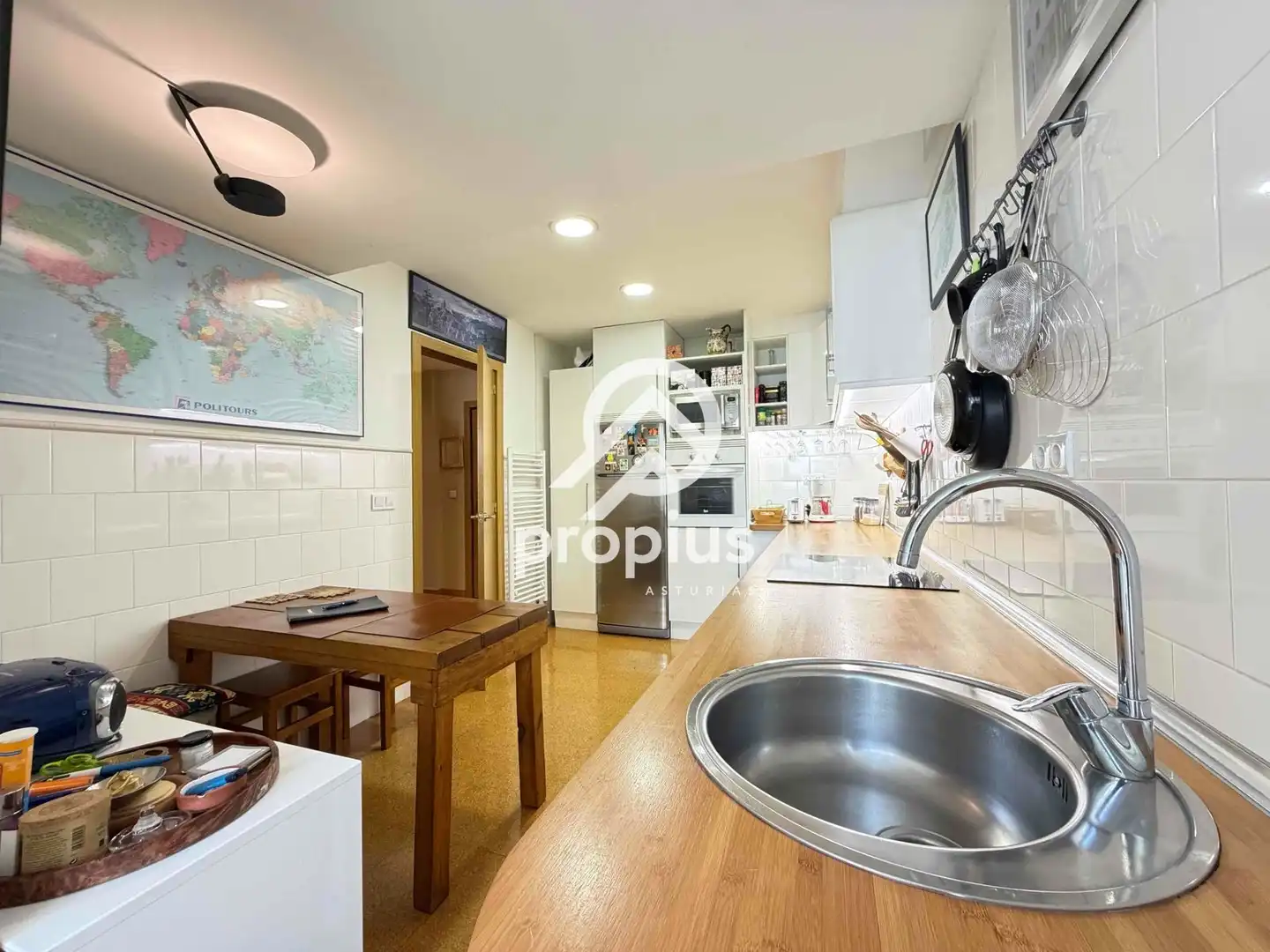 Kitchen of Flat for sale in Oviedo   with Heating, Parquet flooring and Oven
