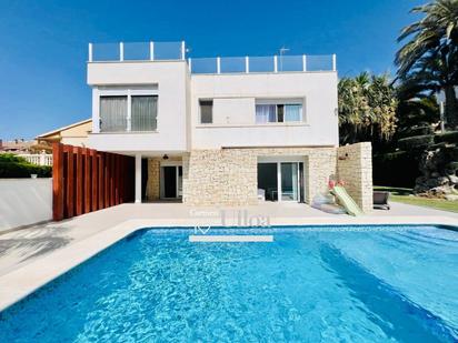 Vista exterior de Casa o xalet en venda en Alicante / Alacant amb Aire condicionat, Terrassa i Piscina