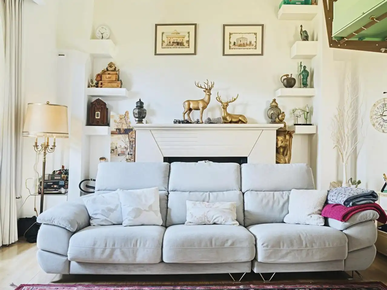 Sala d'estar de Casa o xalet en venda en Tomares amb Aire condicionat, Jardí privat i Parquet