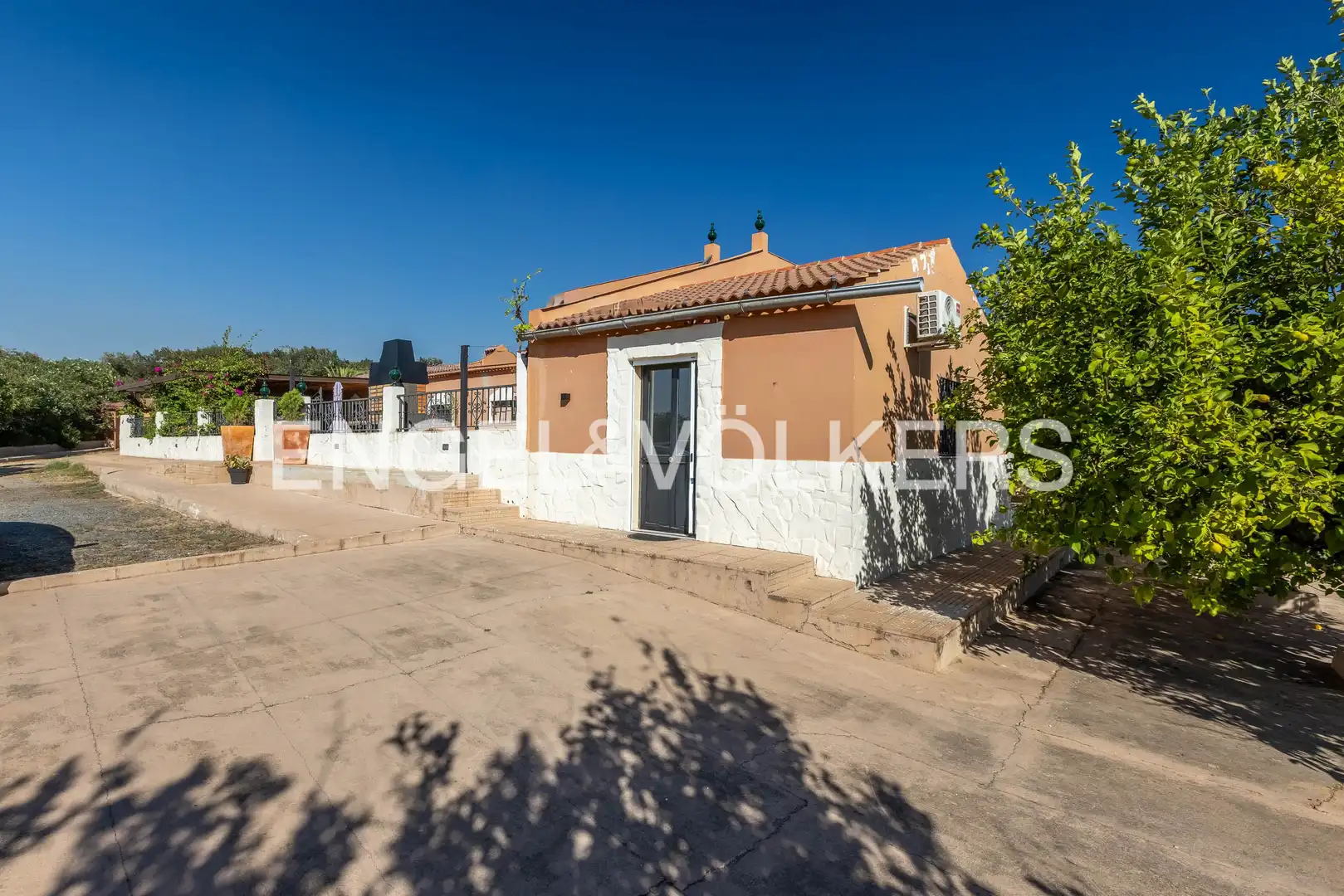 Exterior view of Country homes for sale in Calañas, Huelva