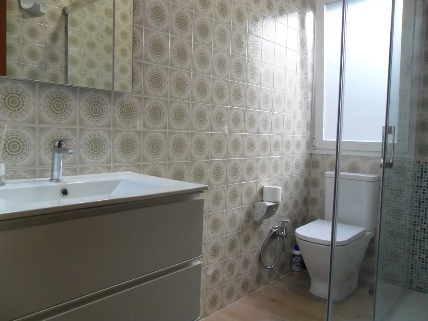 Badezimmer von Dachboden zur Miete in Maracena mit Terrasse, Abstellraum und Möbliert