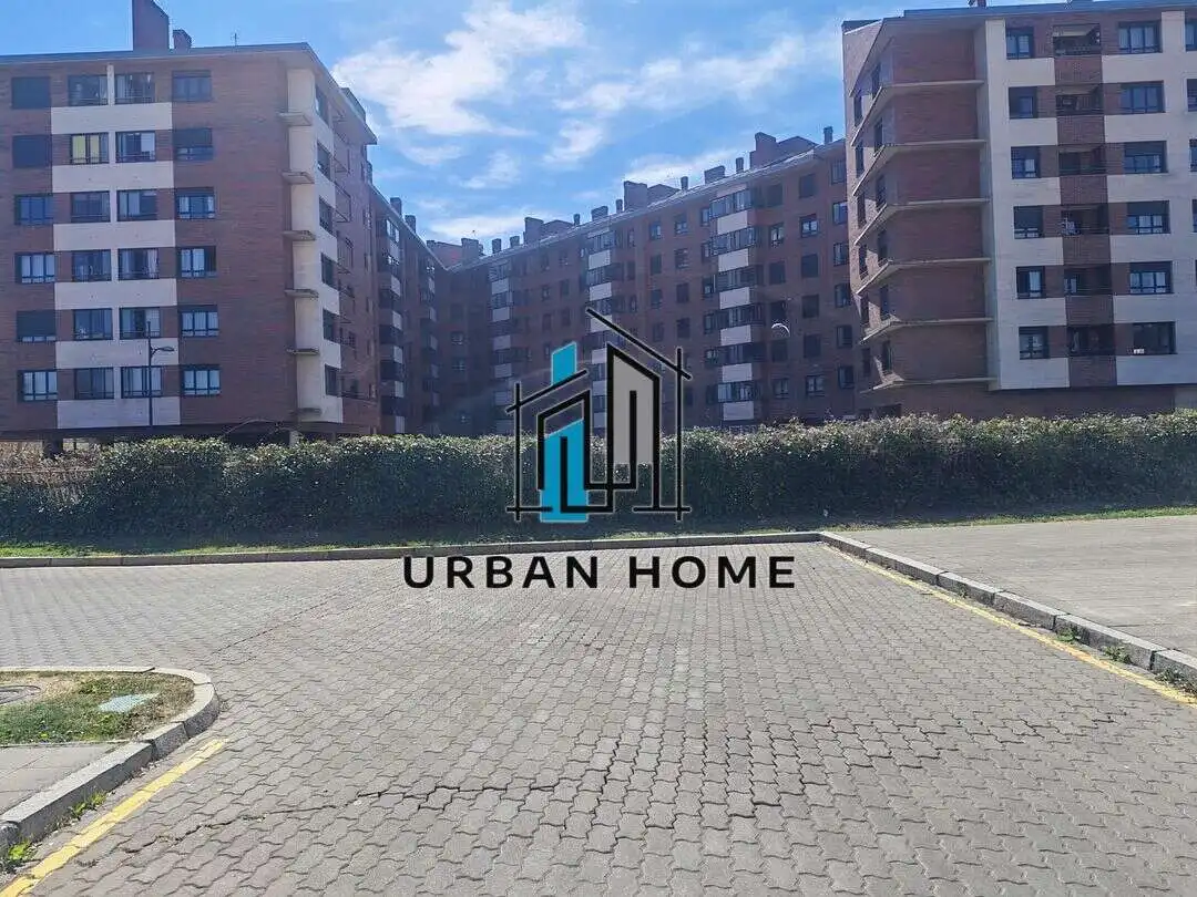 Vista exterior de Garaje en venta en León Capital 