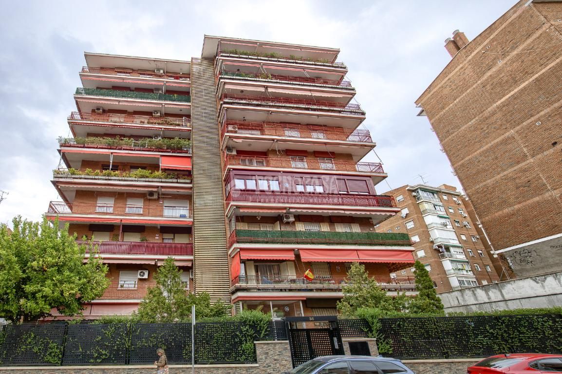 Vista exterior de Pis en venda en  Madrid Capital amb Aire condicionat, Calefacció i Terrassa