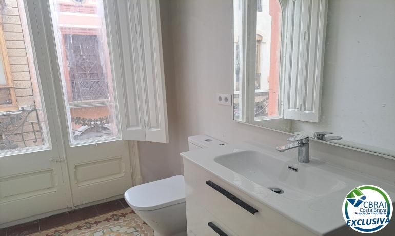 Bathroom of House or chalet for sale in Figueres  with Private garden