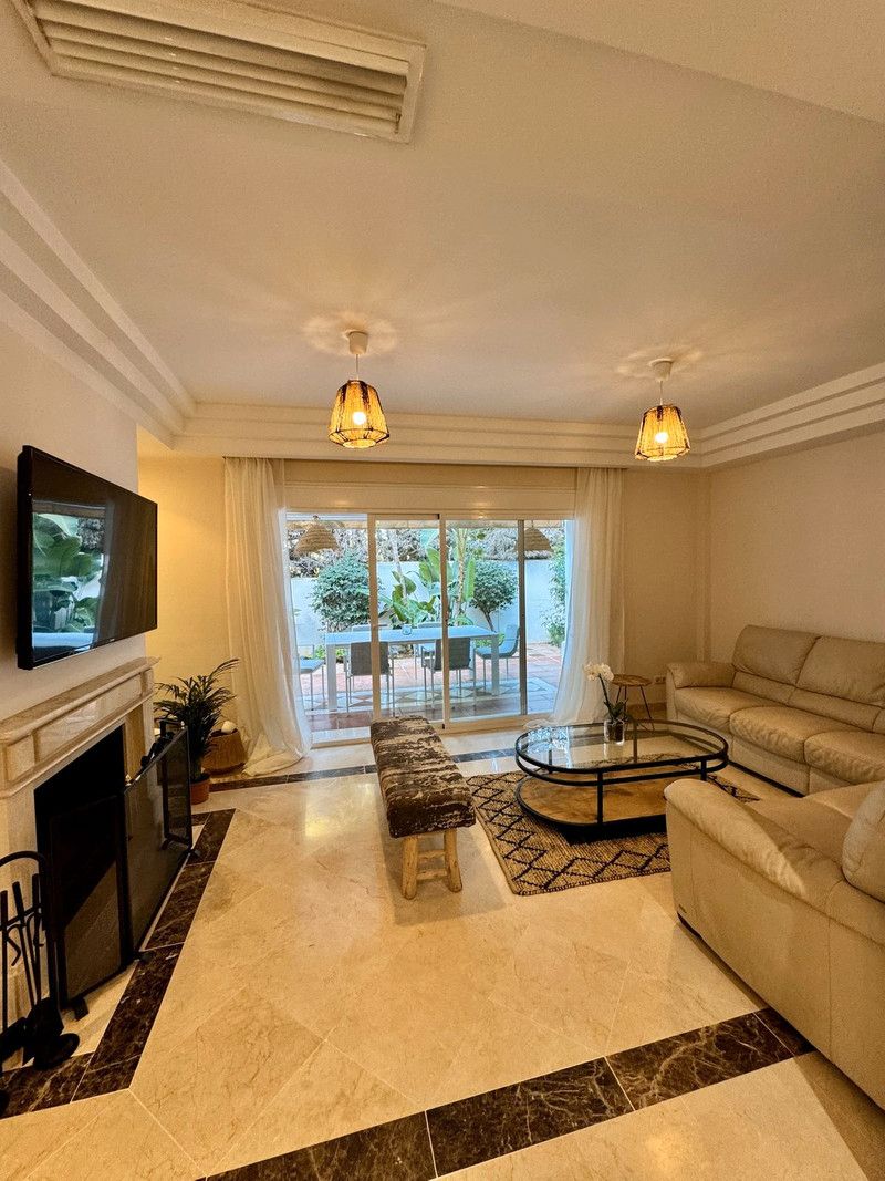 Sala d'estar de Apartament de lloguer en Marbella amb Traster, Piscina i Moblat